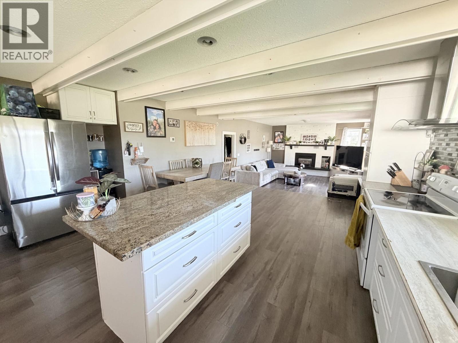 5612 Canim-hendrix Lake Road Property Photo 9