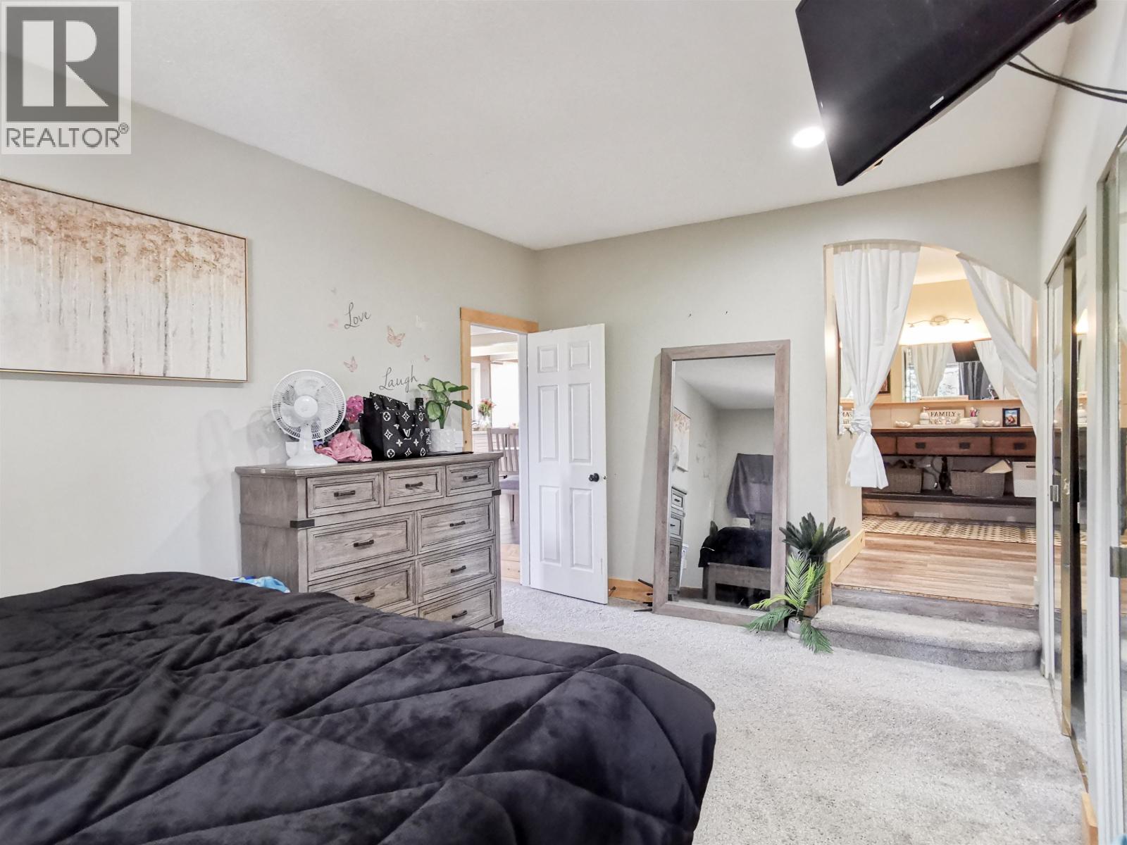 5612 Canim-hendrix Lake Road Property Photo 12
