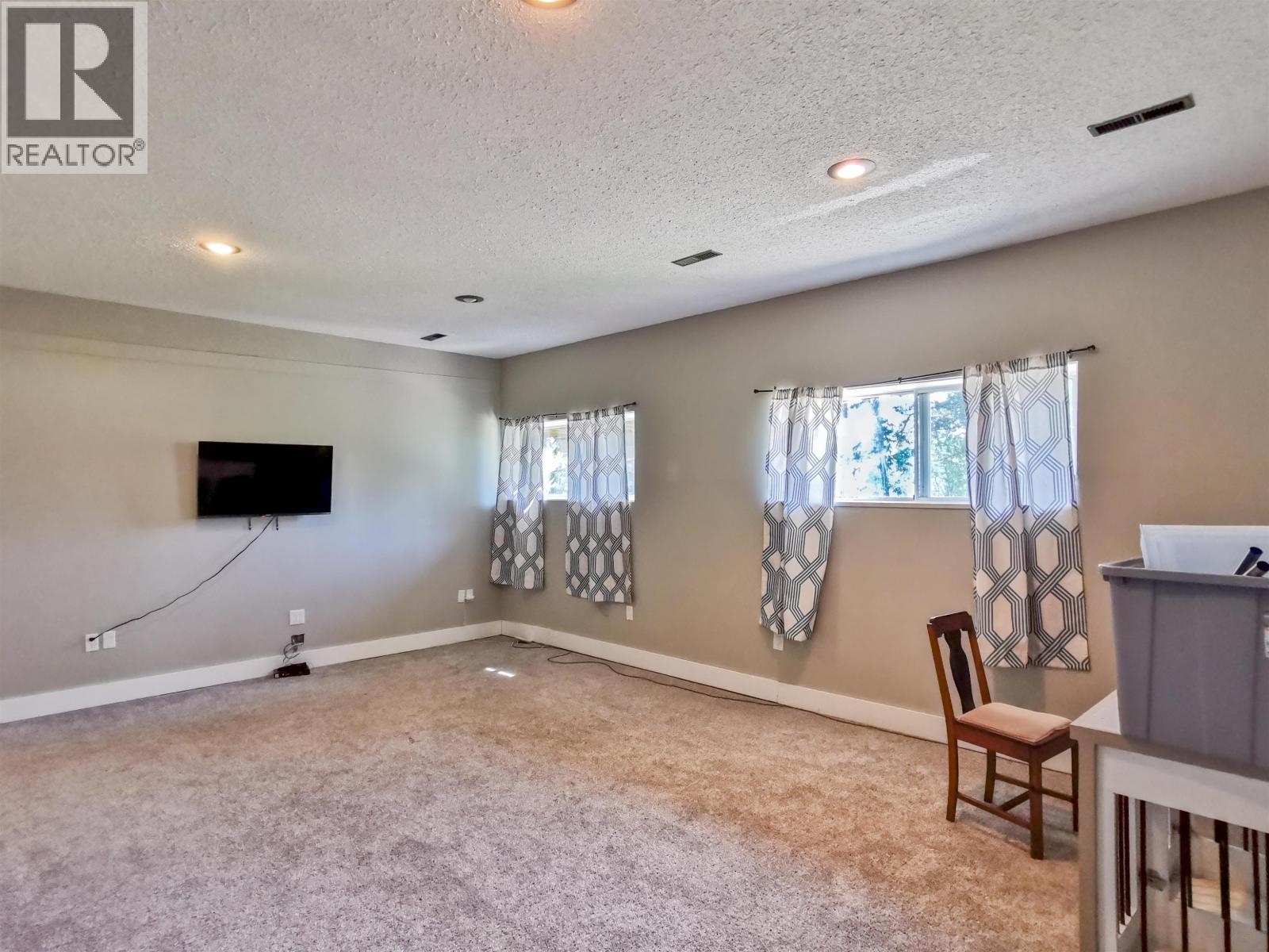 5612 Canim-hendrix Lake Road Property Photo 19