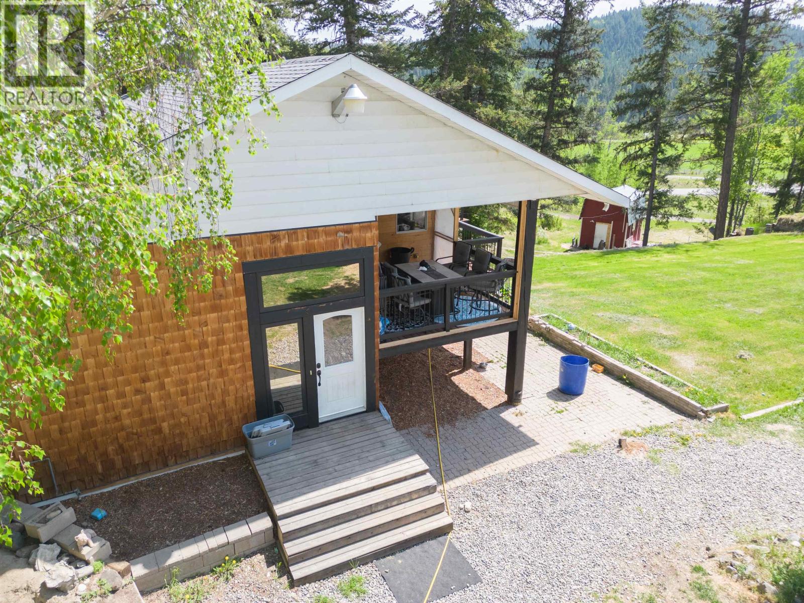 5612 Canim-hendrix Lake Road Property Photo 26