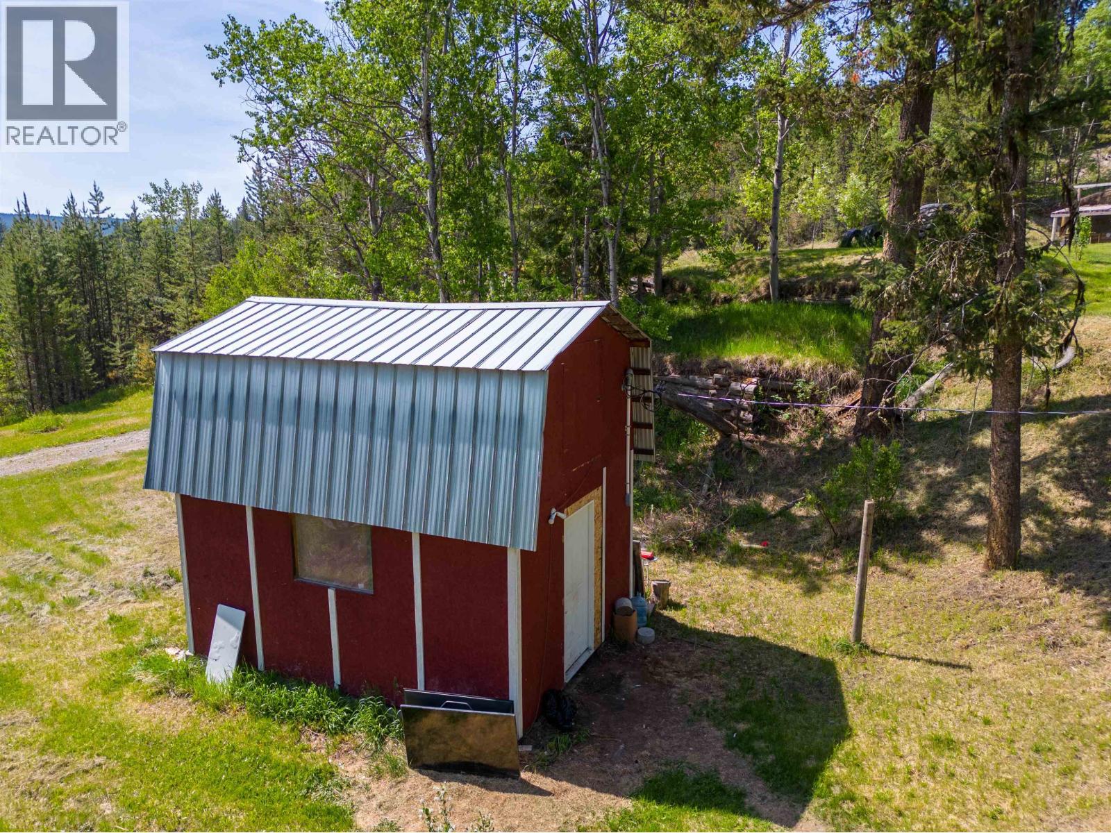 5612 Canim-hendrix Lake Road Property Photo 32