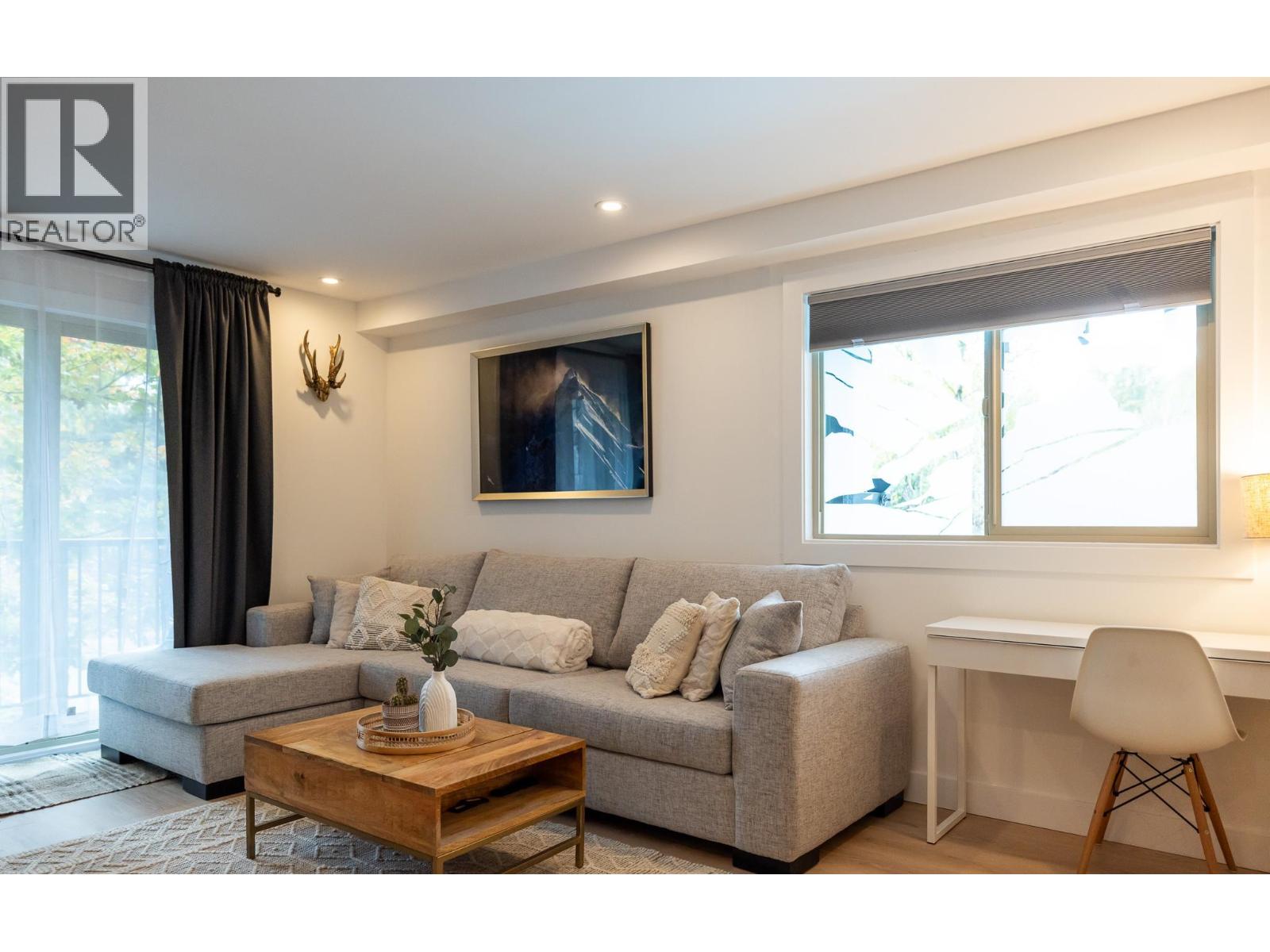 100 2021 Karen Crescent Property Photo 2
