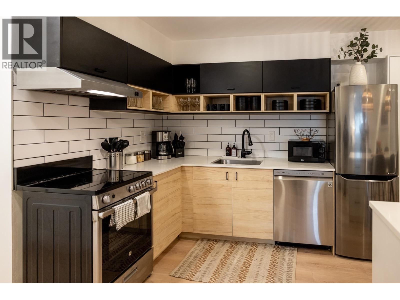 100 2021 Karen Crescent Property Photo 3