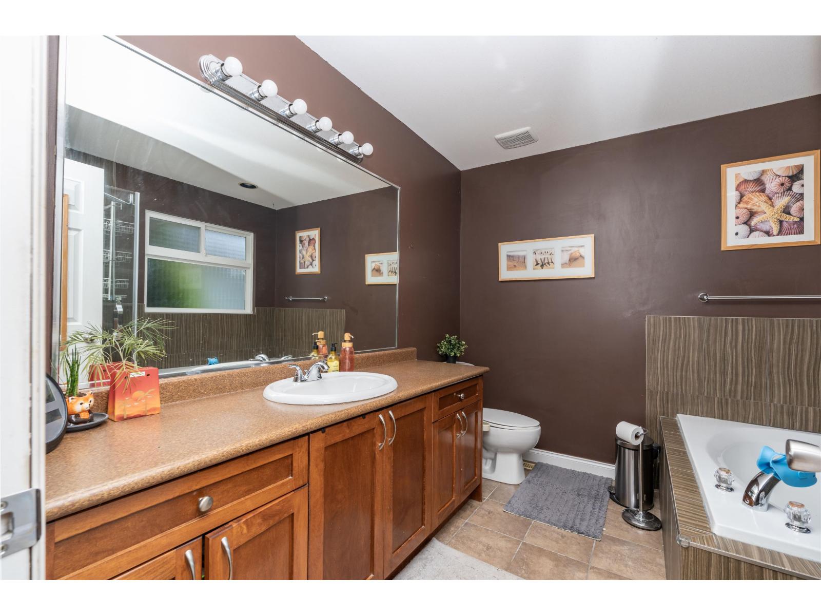 8364 Harris Street Property Photo 7
