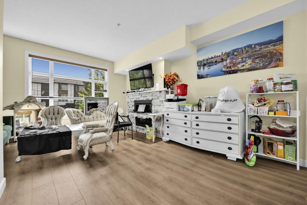 9 8567 204 Street Property Photo 2