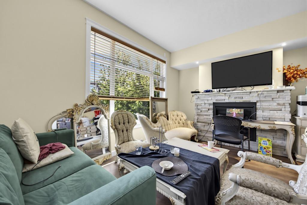 9 8567 204 Street Property Photo 7