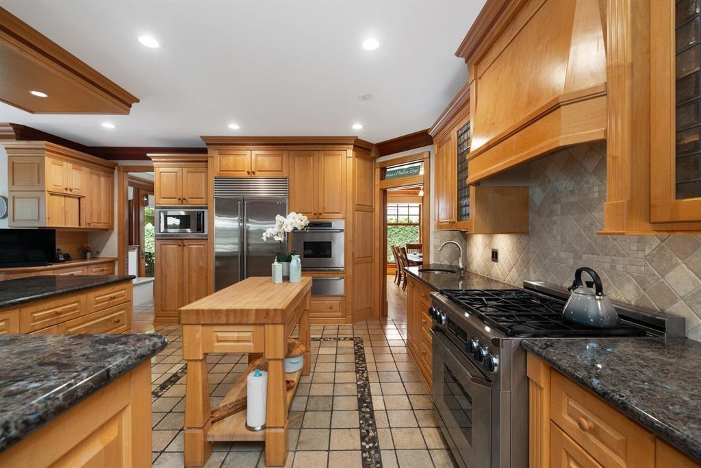 3122 136 Street Property Photo 10