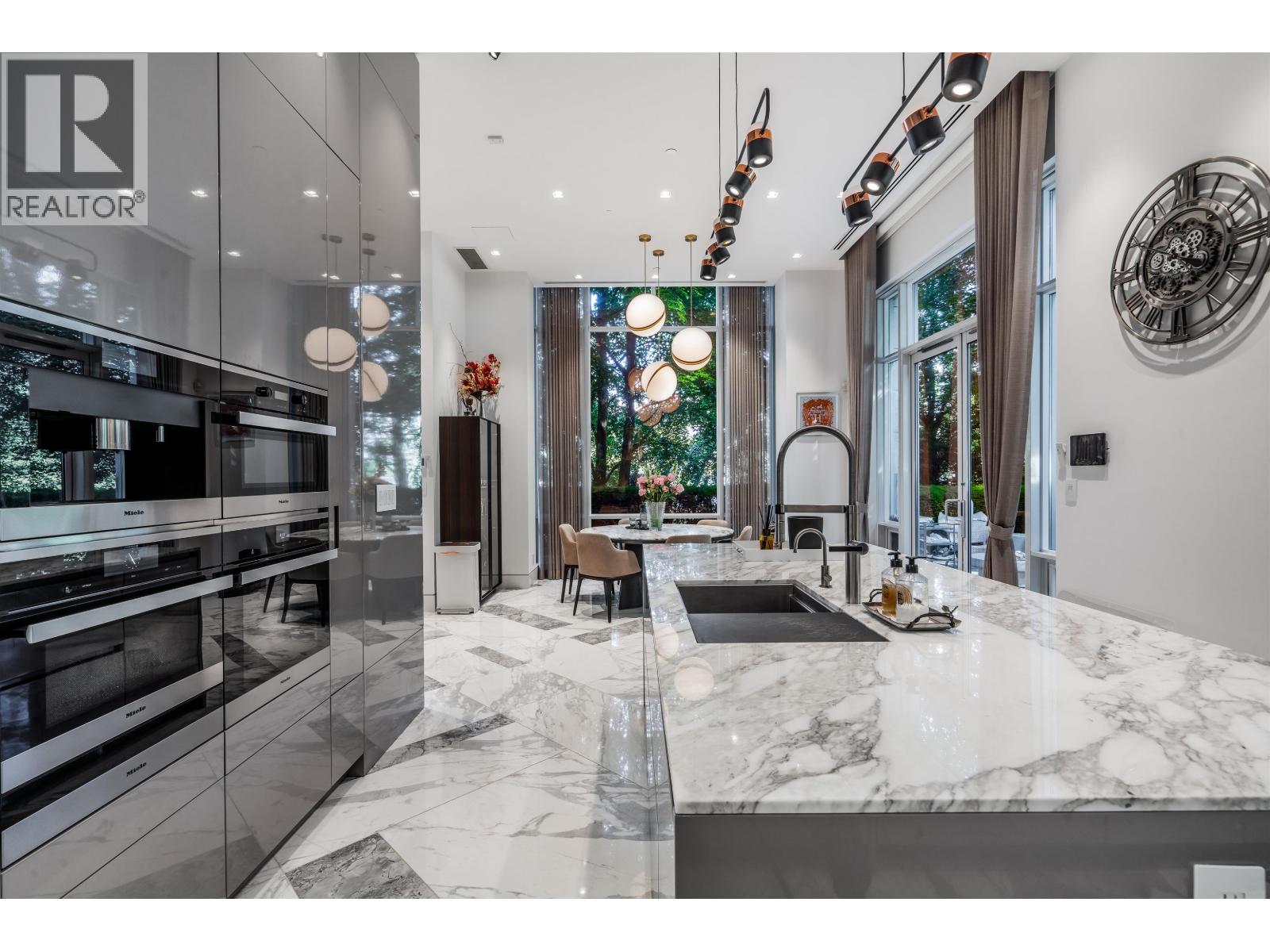 107 323 Jervis Street Property Photo 17