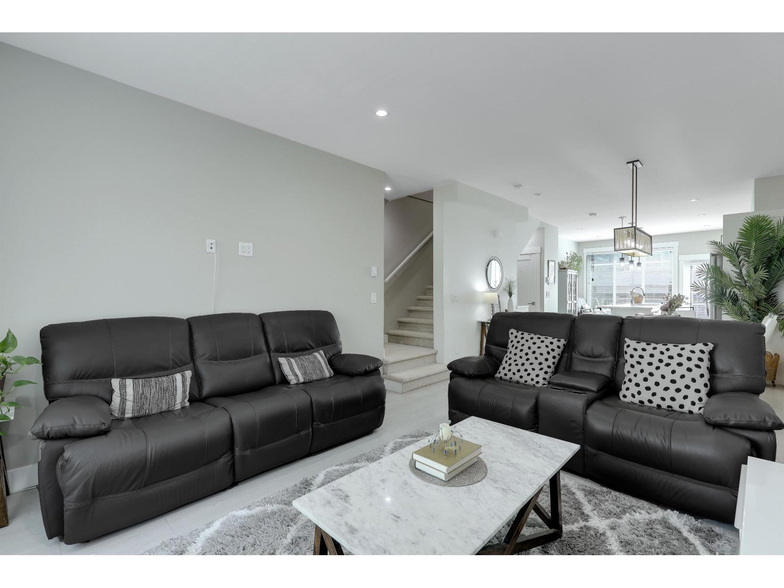 24 14499 64 Avenue Property Photo 17