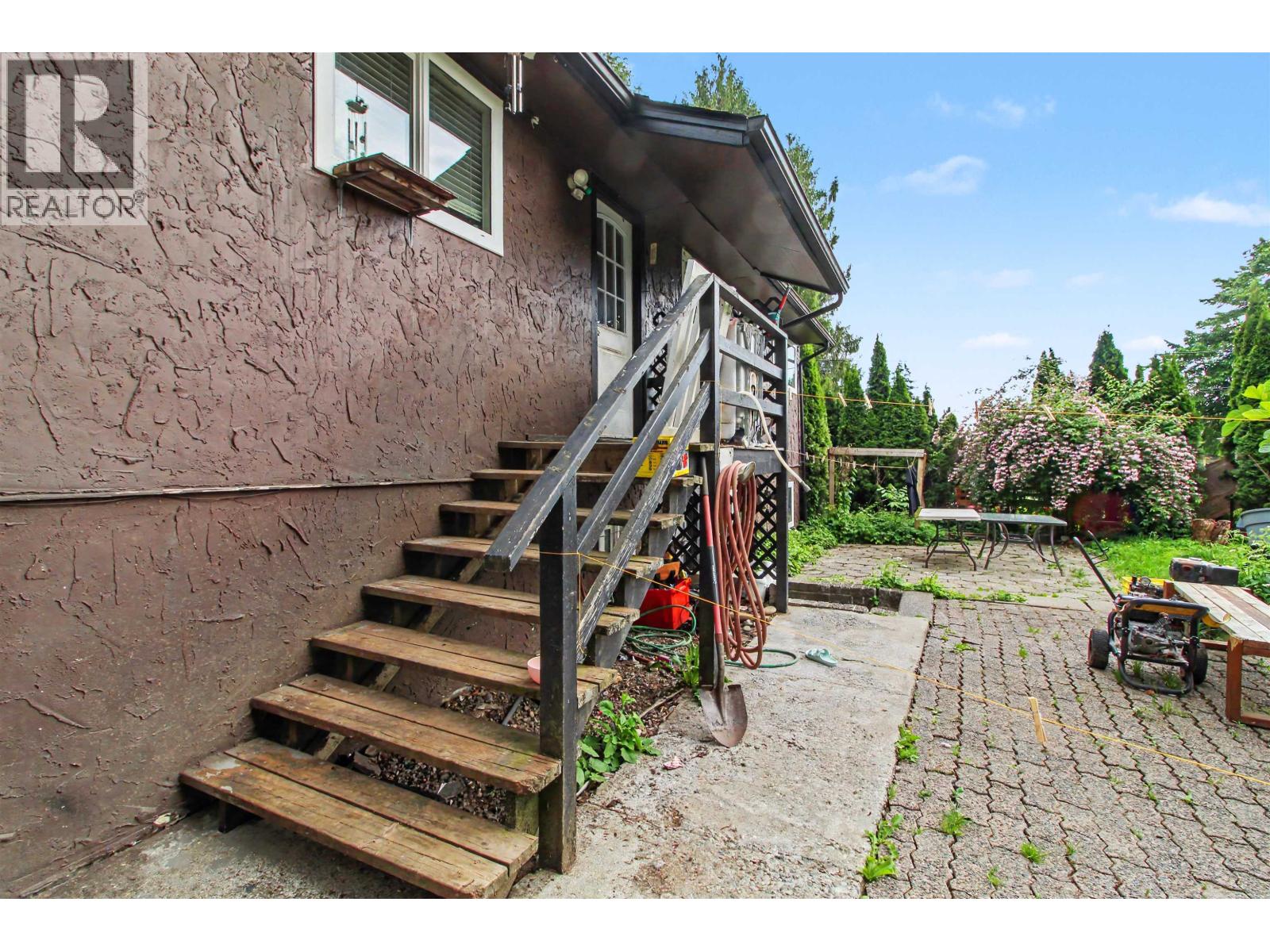 11961 248 Street Property Photo 9