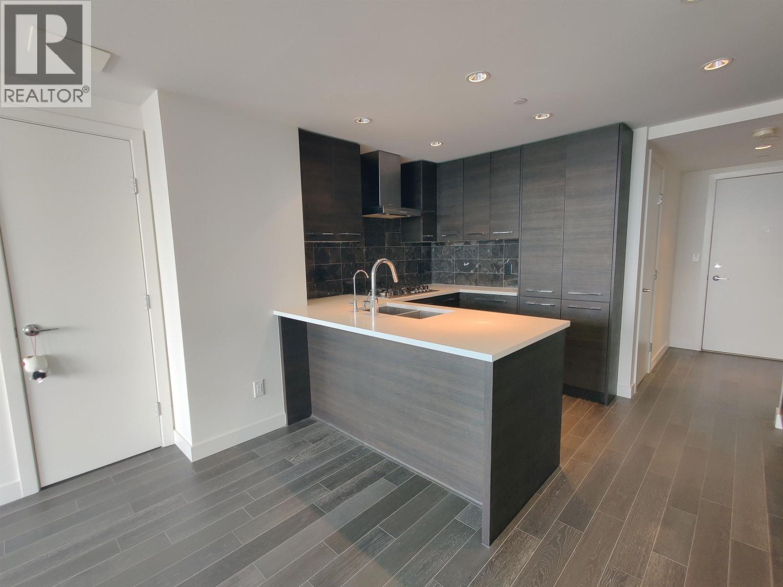 1607 7468 Lansdowne Road Property Photo 10