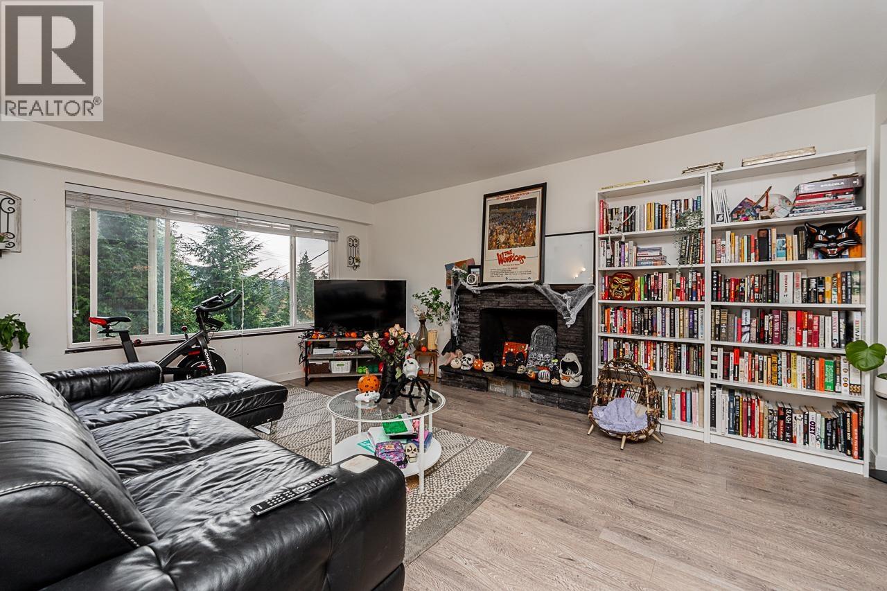 4377 Mountain Highway Property Photo 4