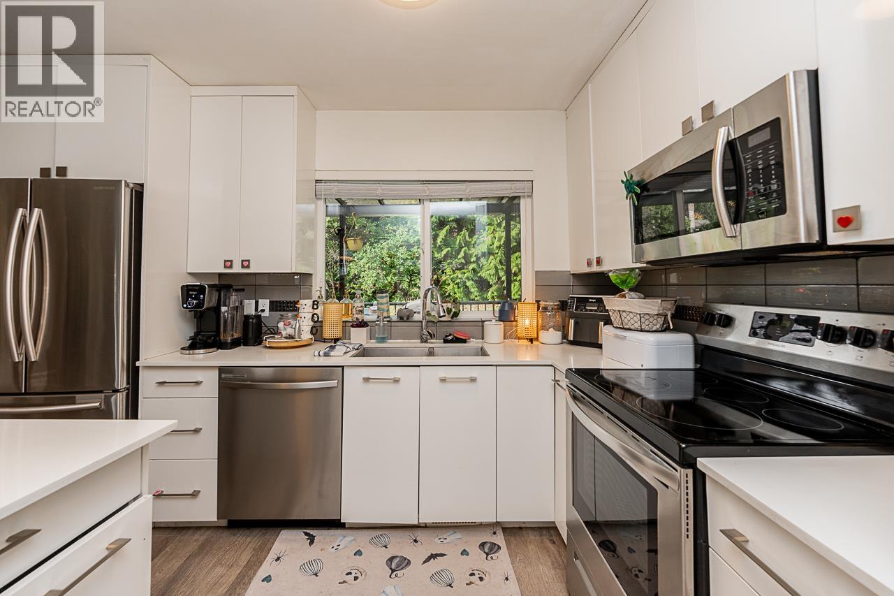 4377 Mountain Highway Property Photo 9