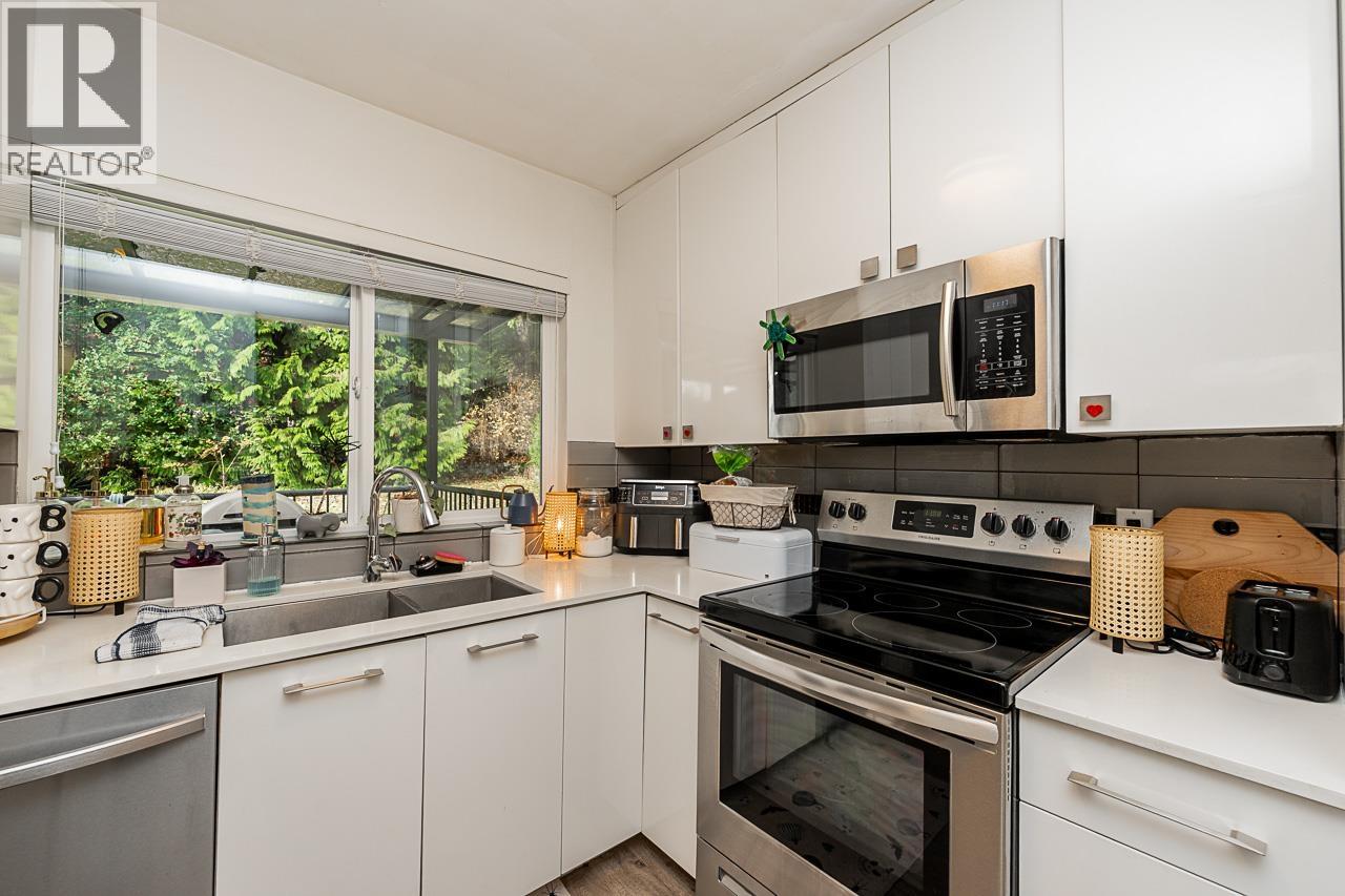 4377 Mountain Highway Property Photo 10