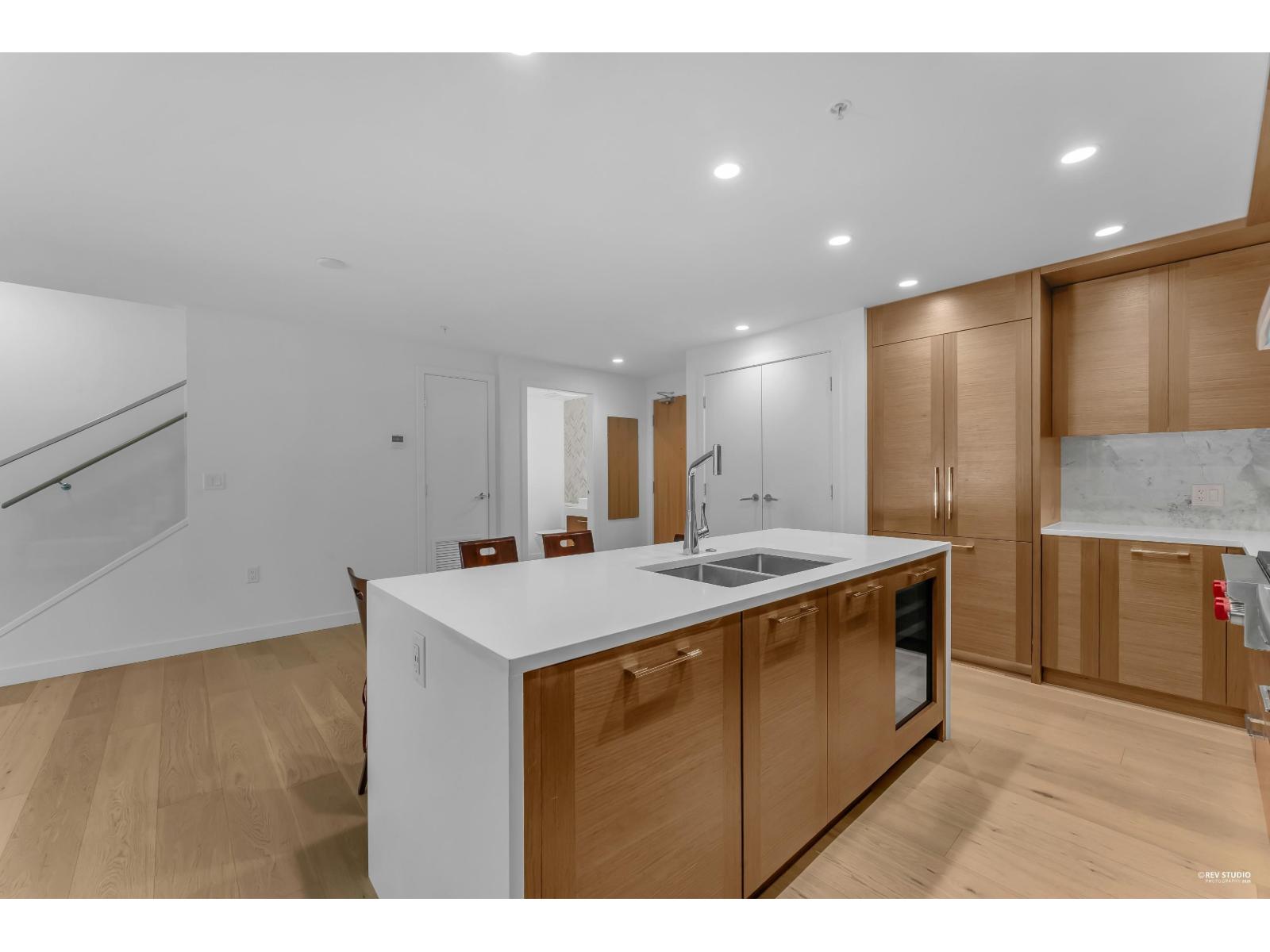 Th8 1439 George Street Property Photo 6