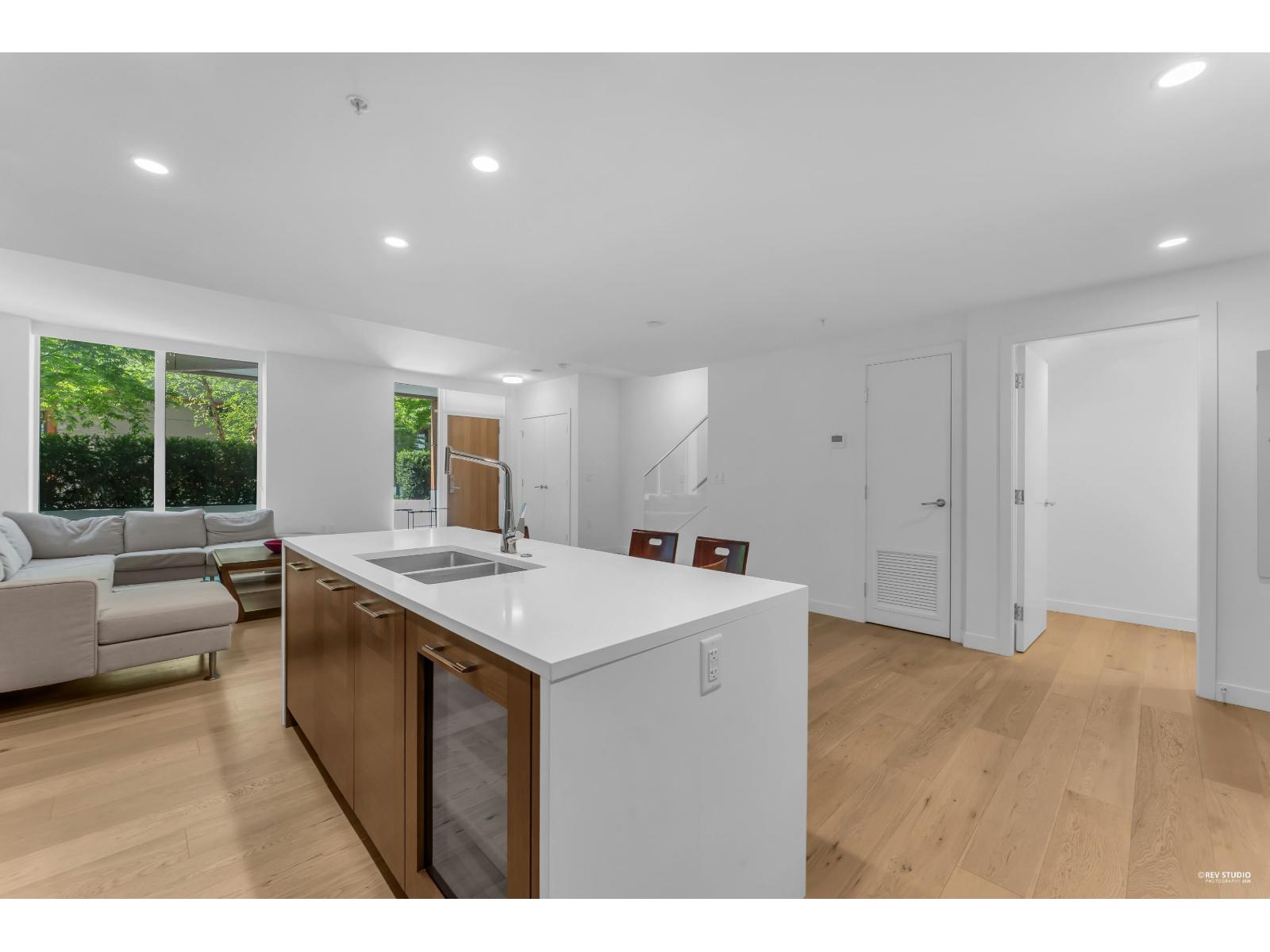 Th8 1439 George Street Property Photo 7
