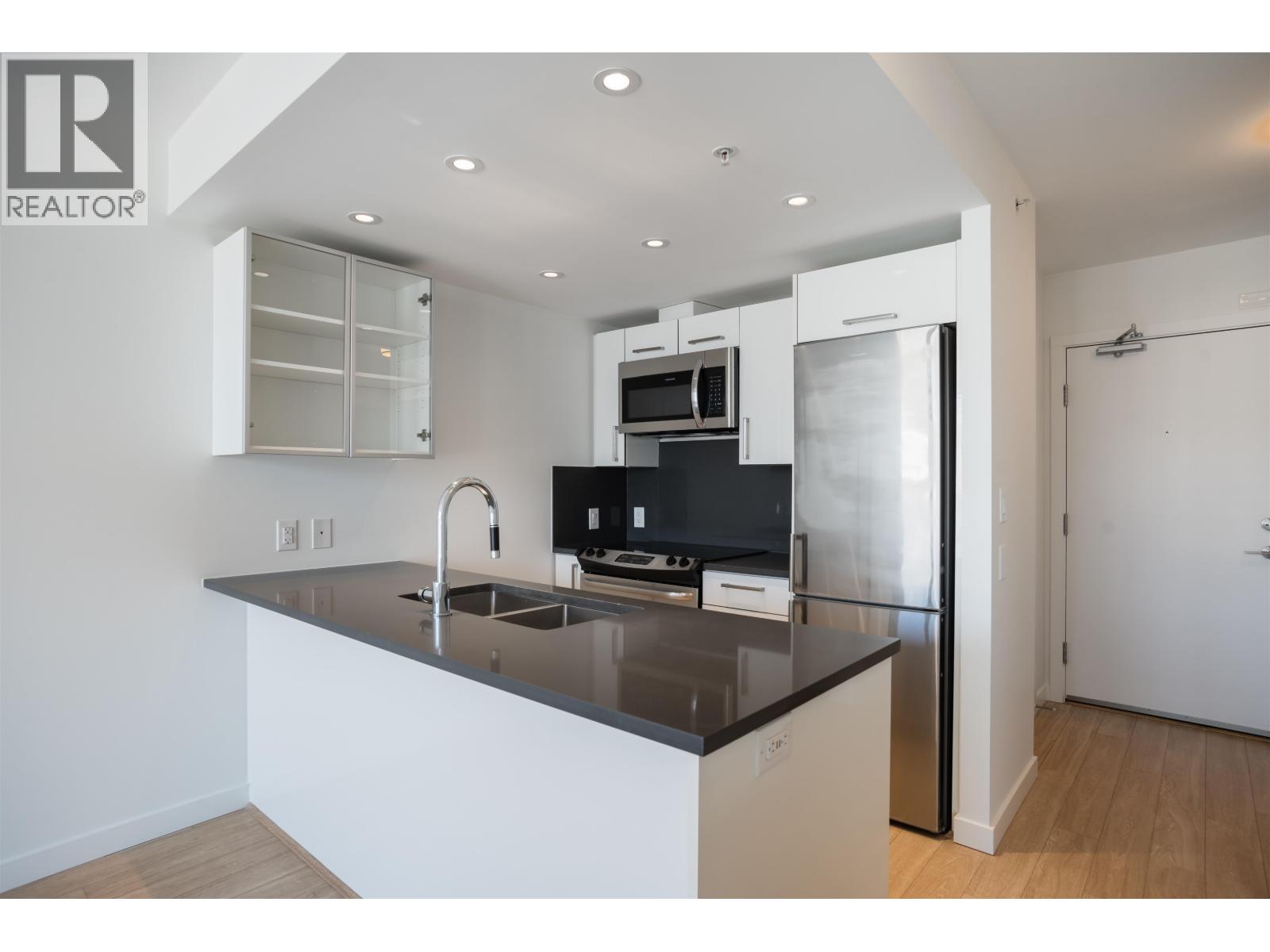 559 955 E Hastings Street Property Photo 3
