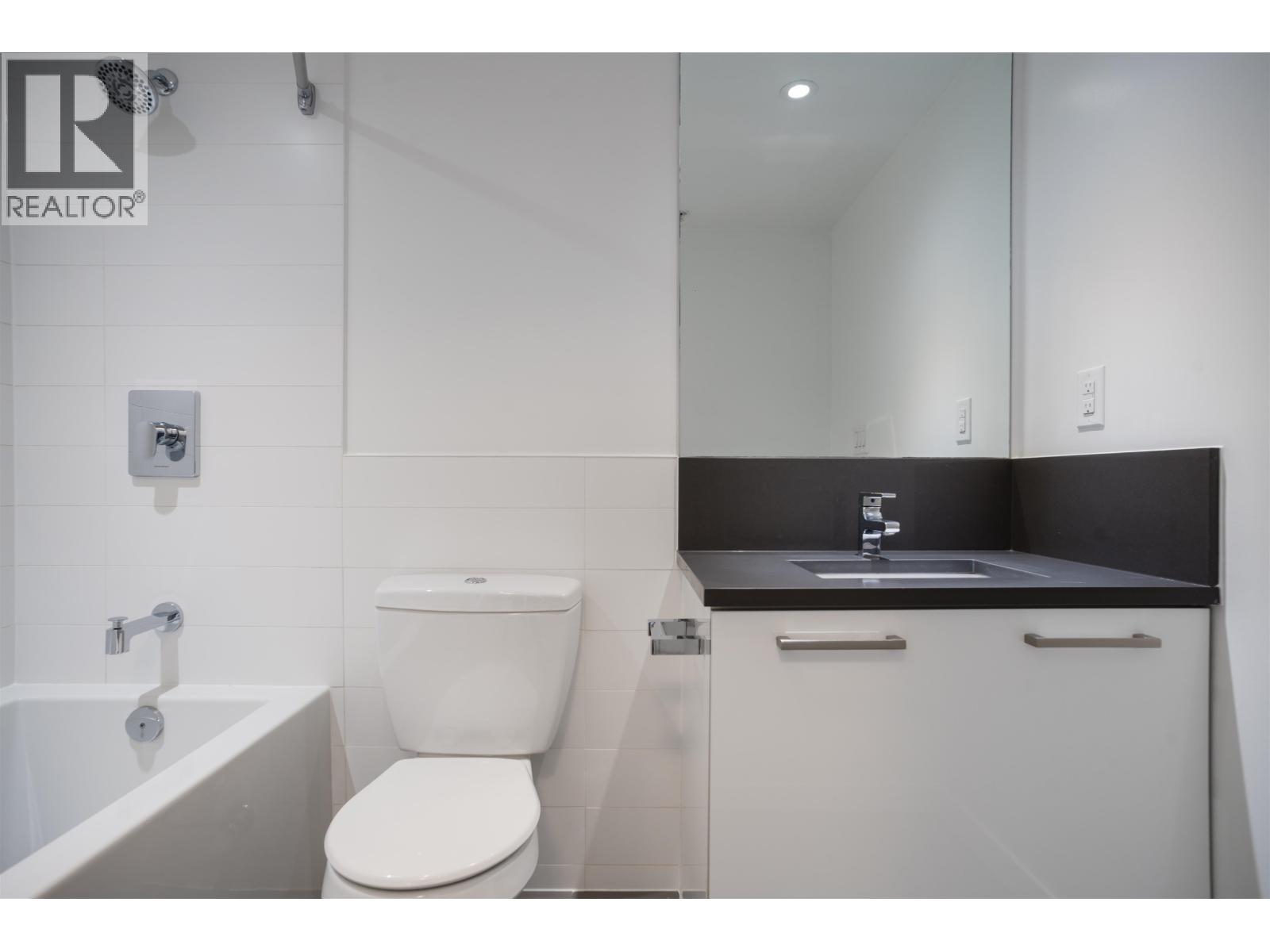 559 955 E Hastings Street Property Photo 6