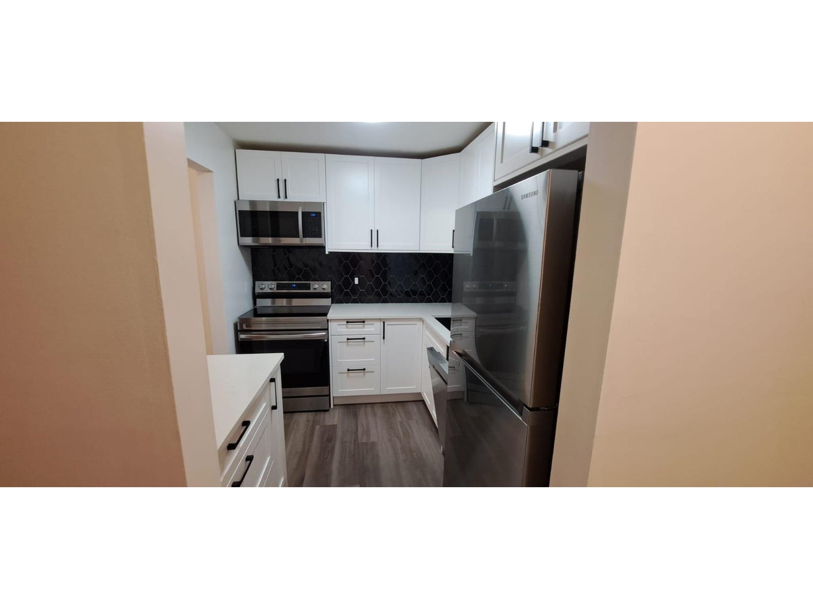 305 32870 George Ferguson Way Property Photo 5