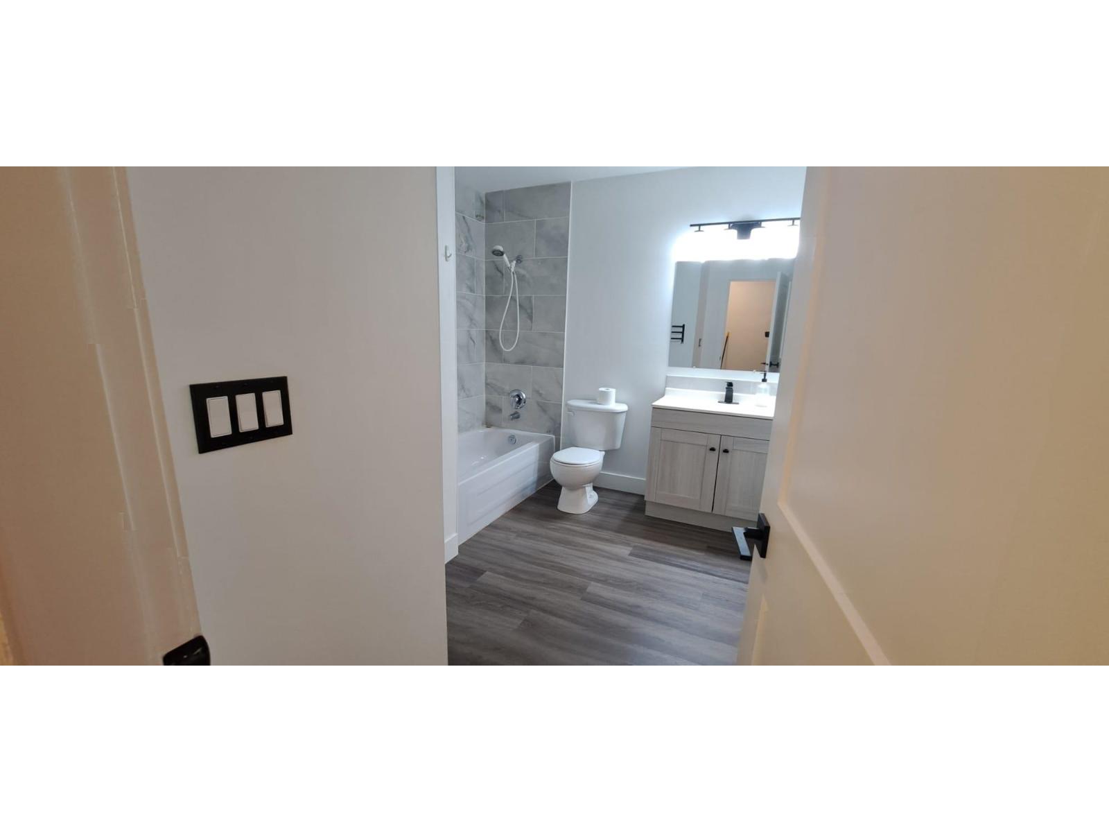 305 32870 George Ferguson Way Property Photo 10