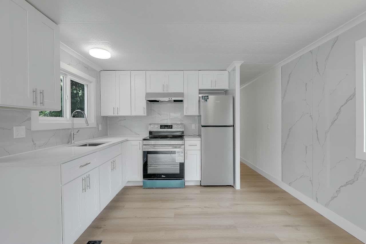 77 8220 King George Boulevard Photo de la propriété 1