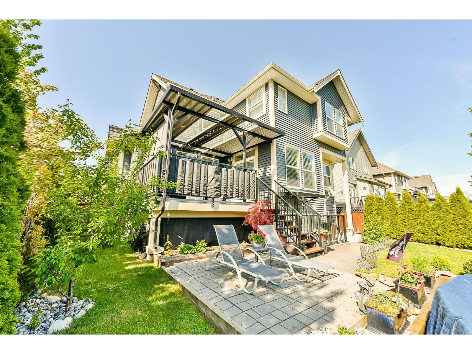 7158 208a Street Property Photo 3