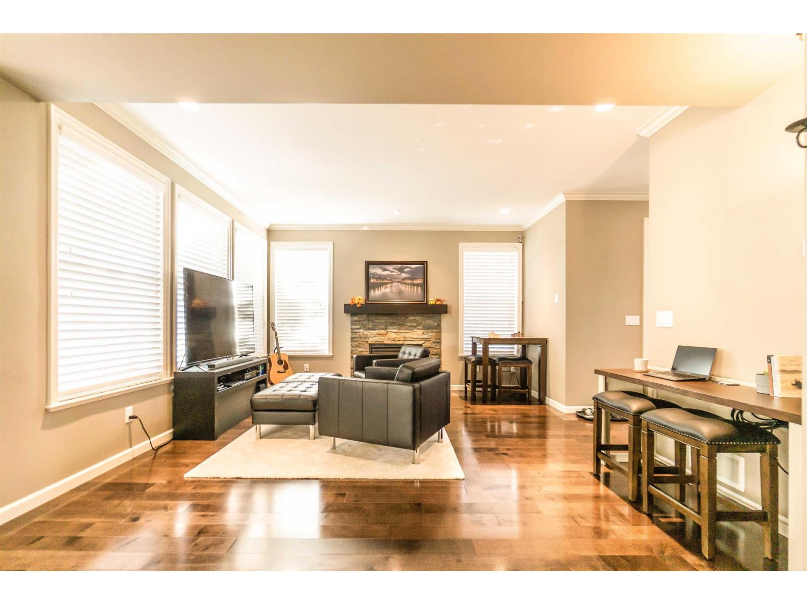 7158 208a Street Property Photo 5