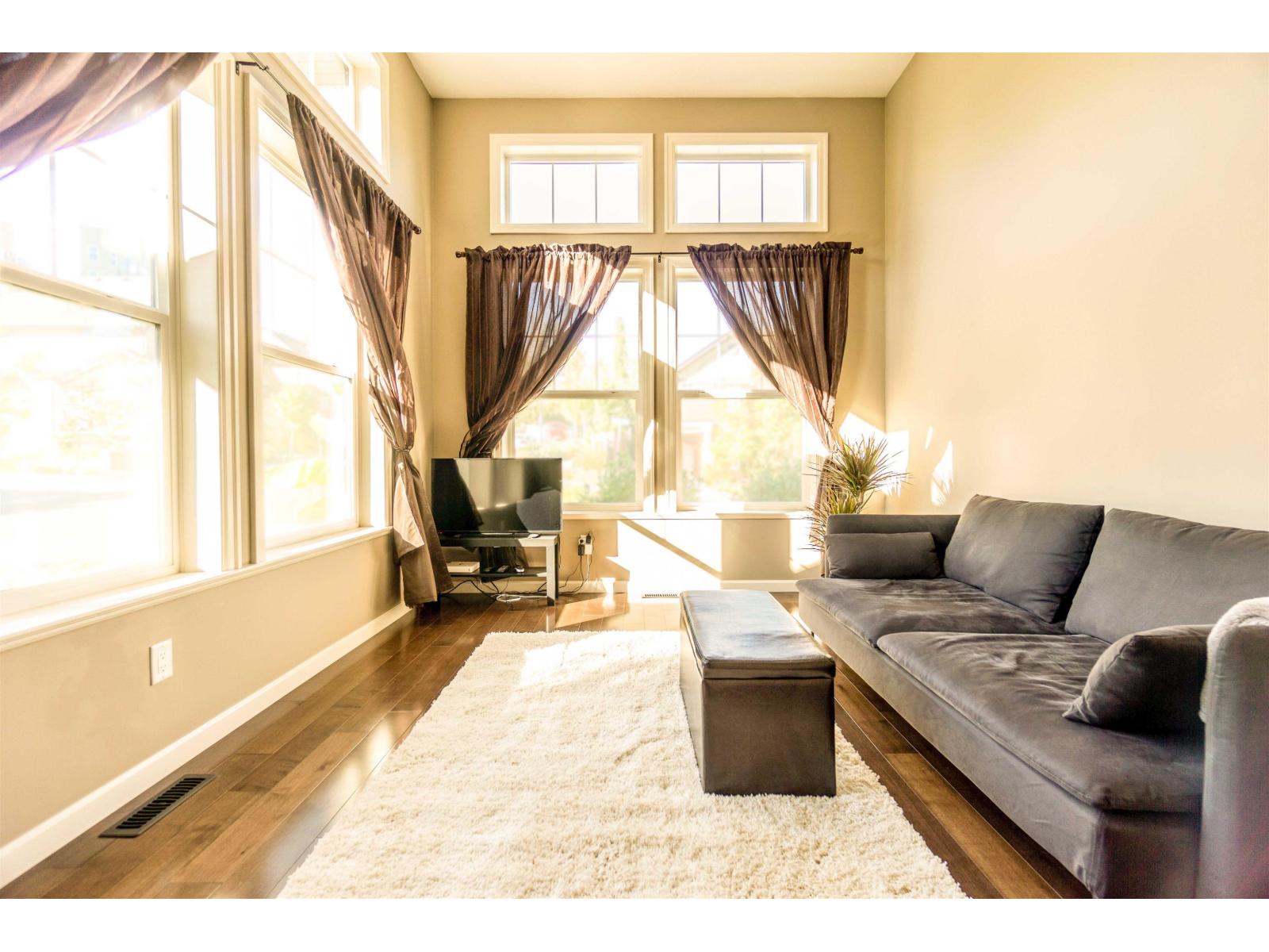 7158 208a Street Property Photo 11