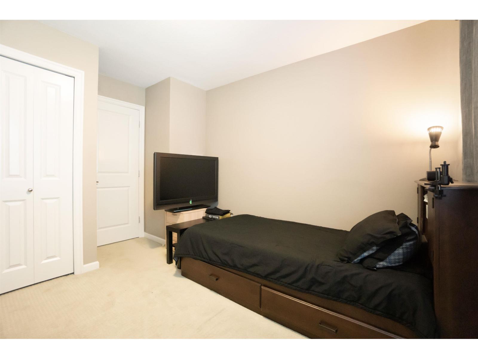 7158 208a Street Property Photo 16