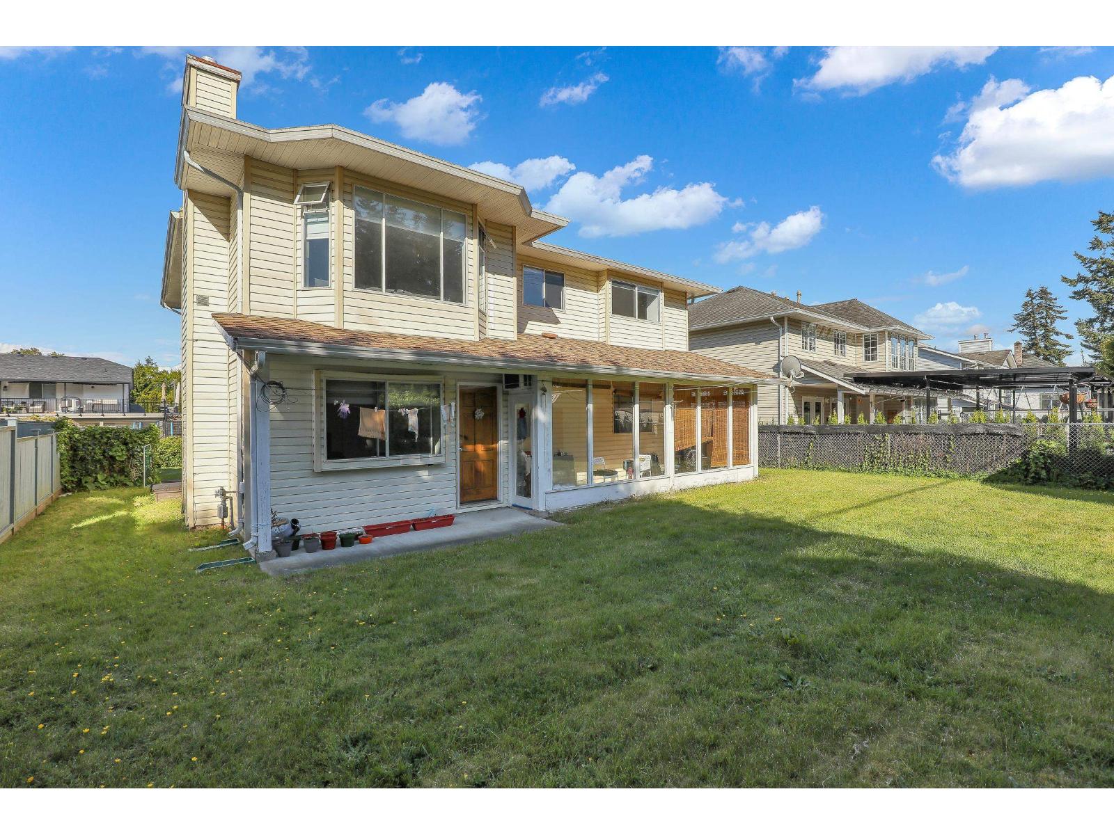 1876 King George Boulevard Property Photo 3