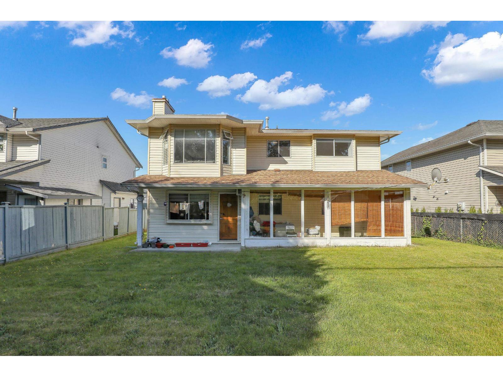 1876 King George Boulevard Property Photo 4