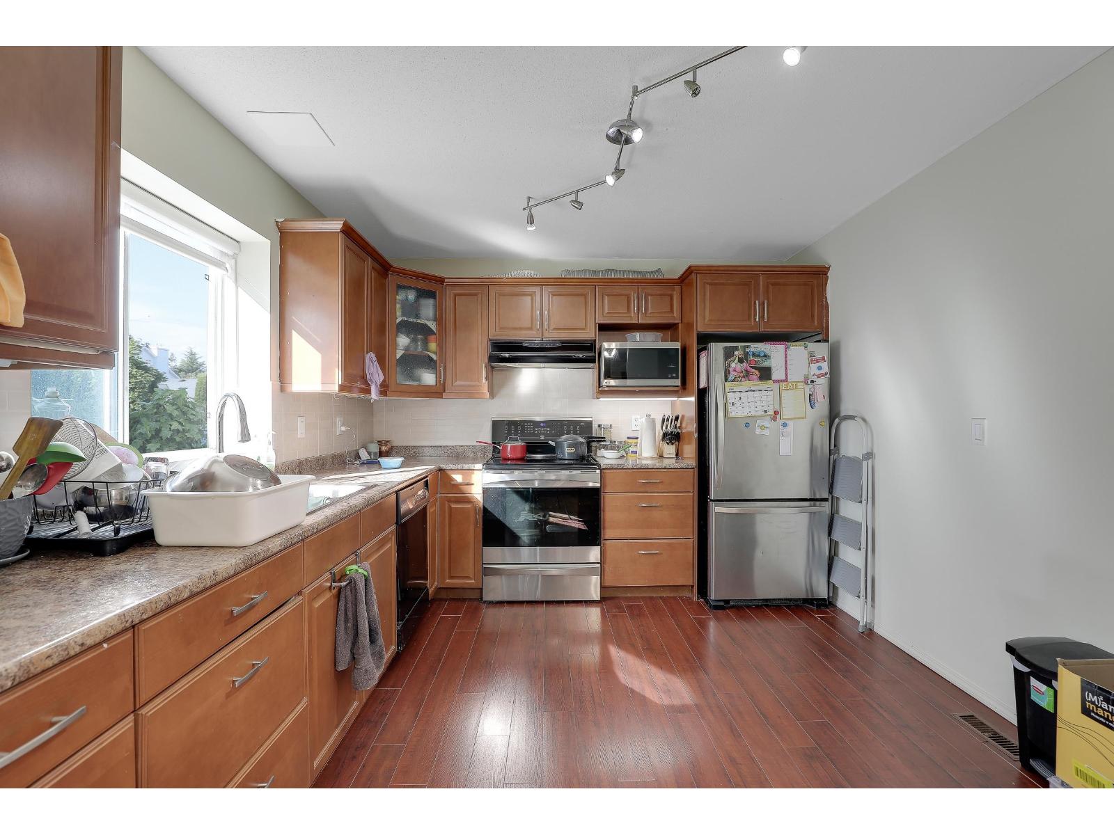 1876 King George Boulevard Property Photo 29