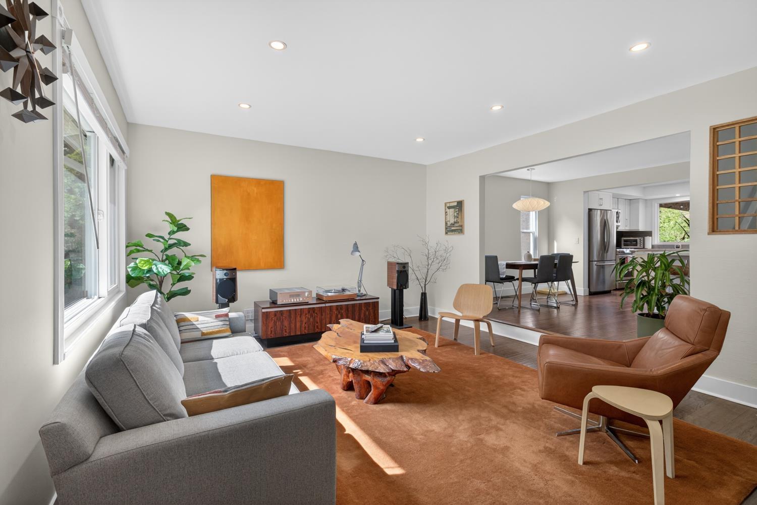 7159 York Crescent Property Photo 4