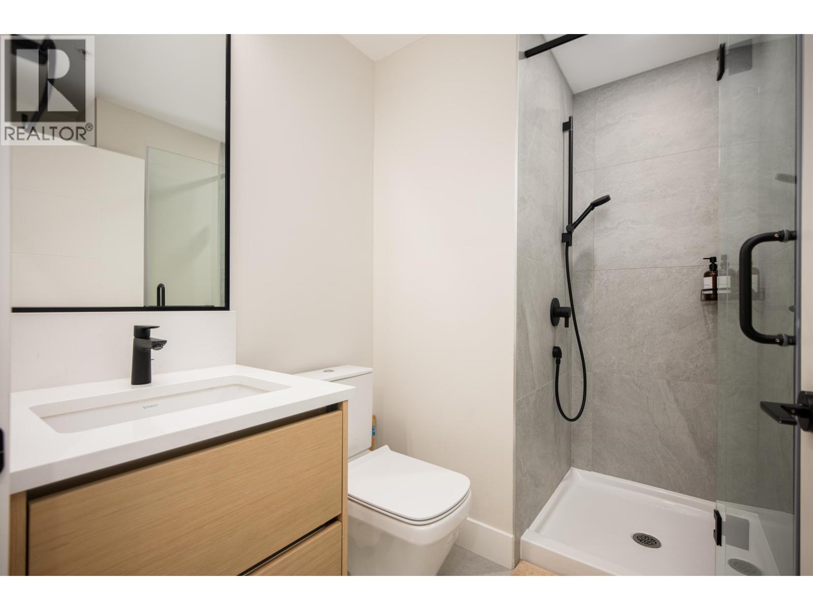 2 128 W Woodstock Avenue Property Photo 11