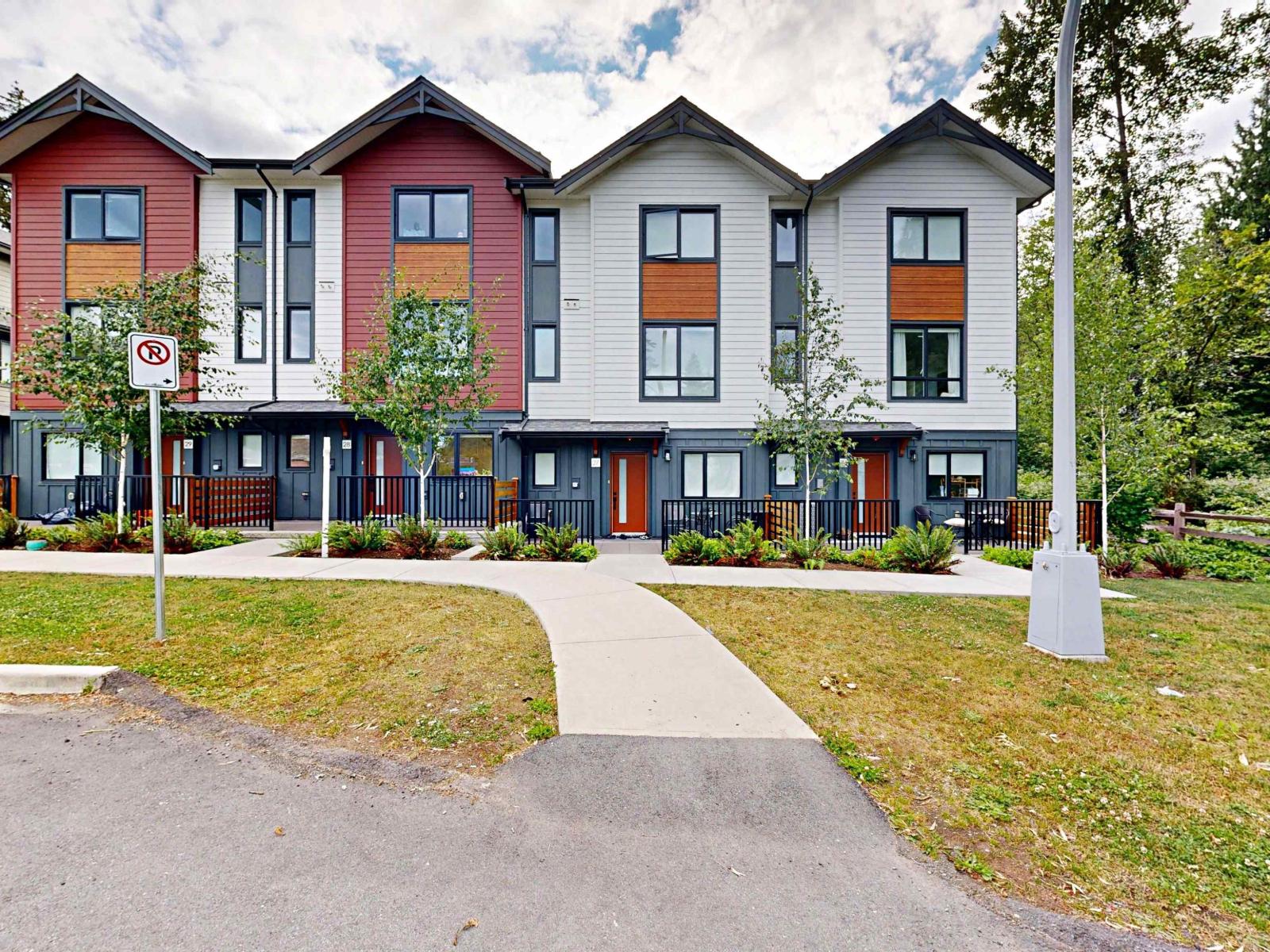 28 10527 155 STREET Property Photo 1