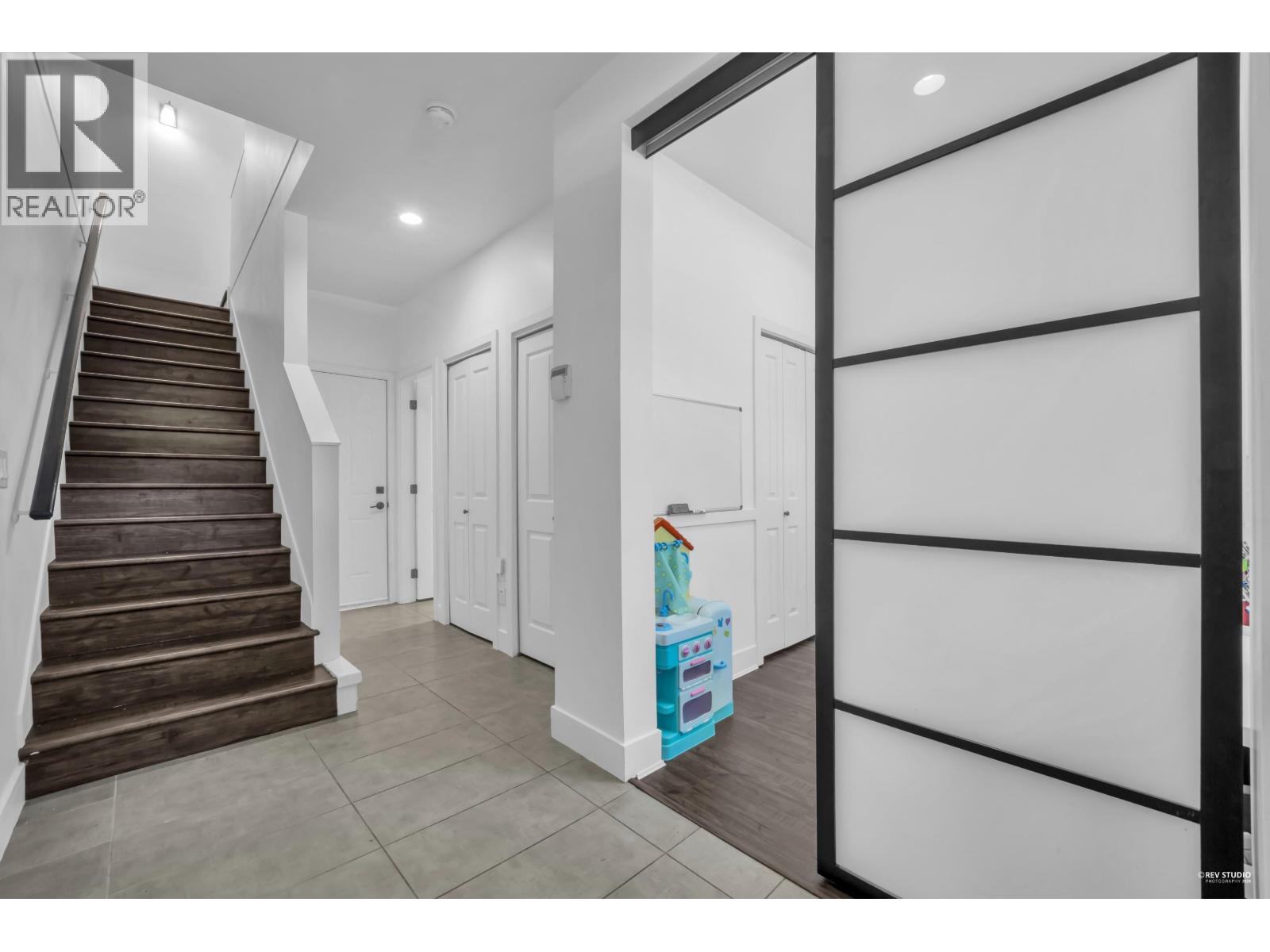 33 1299 Coast Meridian Road Property Photo 2