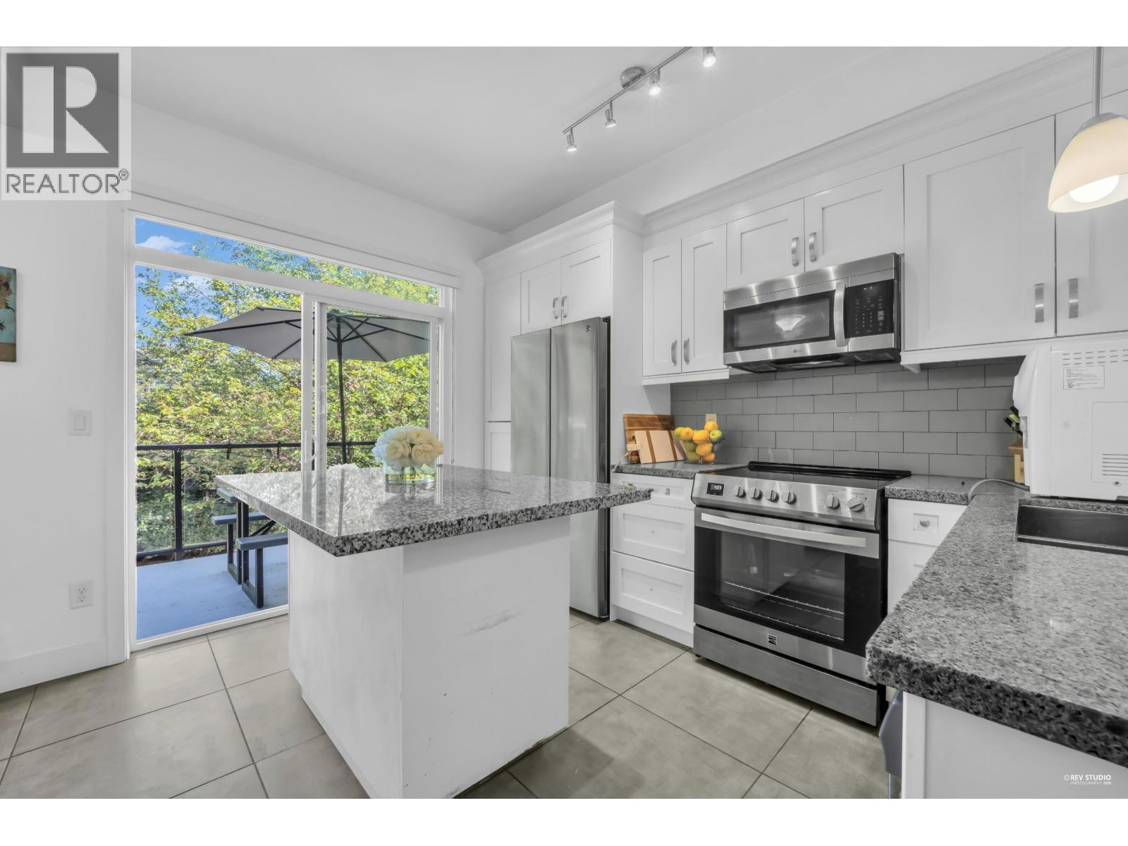 33 1299 Coast Meridian Road Property Photo 8