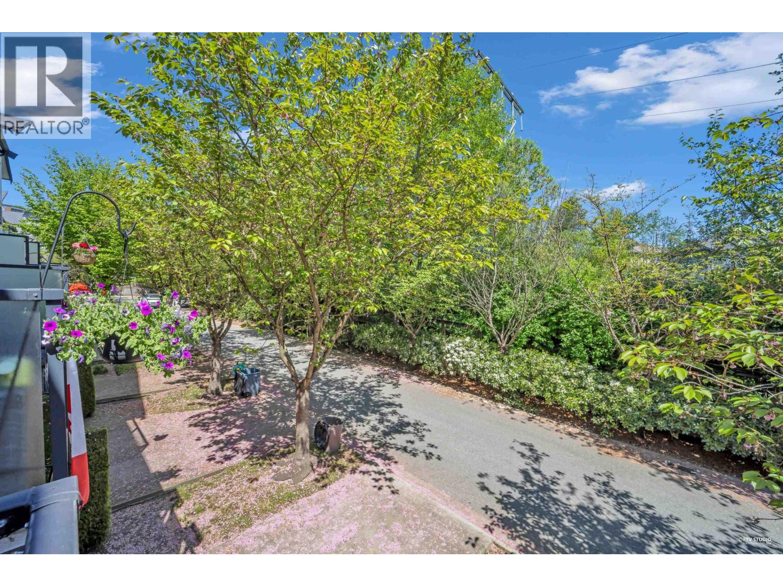 33 1299 Coast Meridian Road Property Photo 10