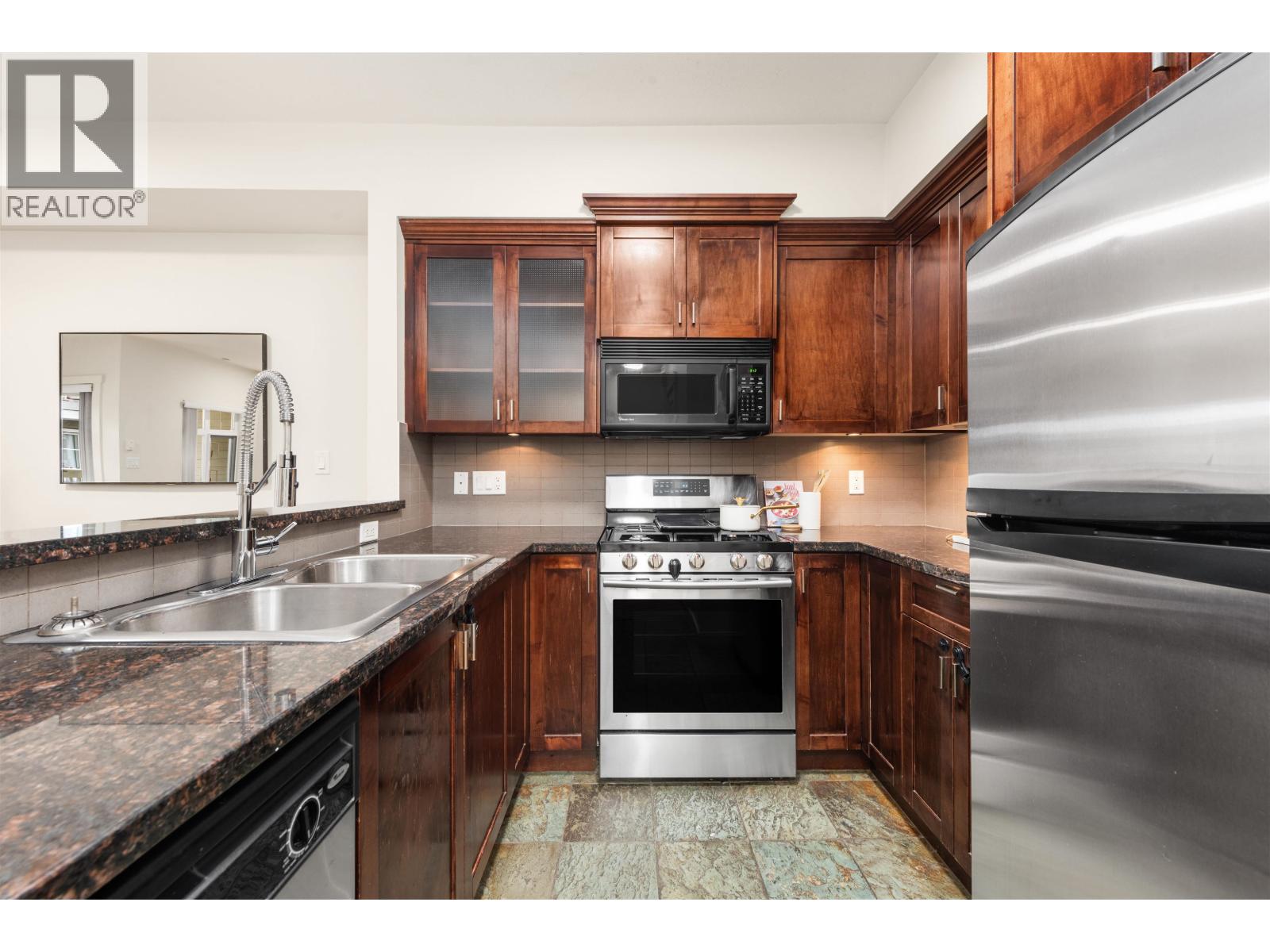 137 7388 Macpherson Avenue Property Photo 4