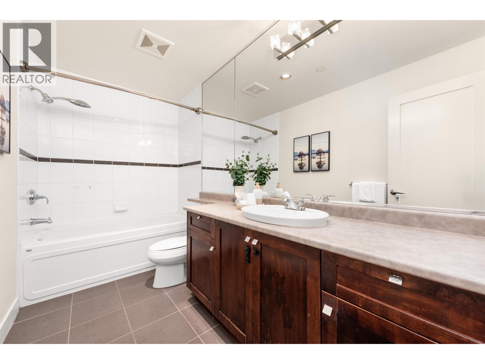 137 7388 Macpherson Avenue Property Photo 20