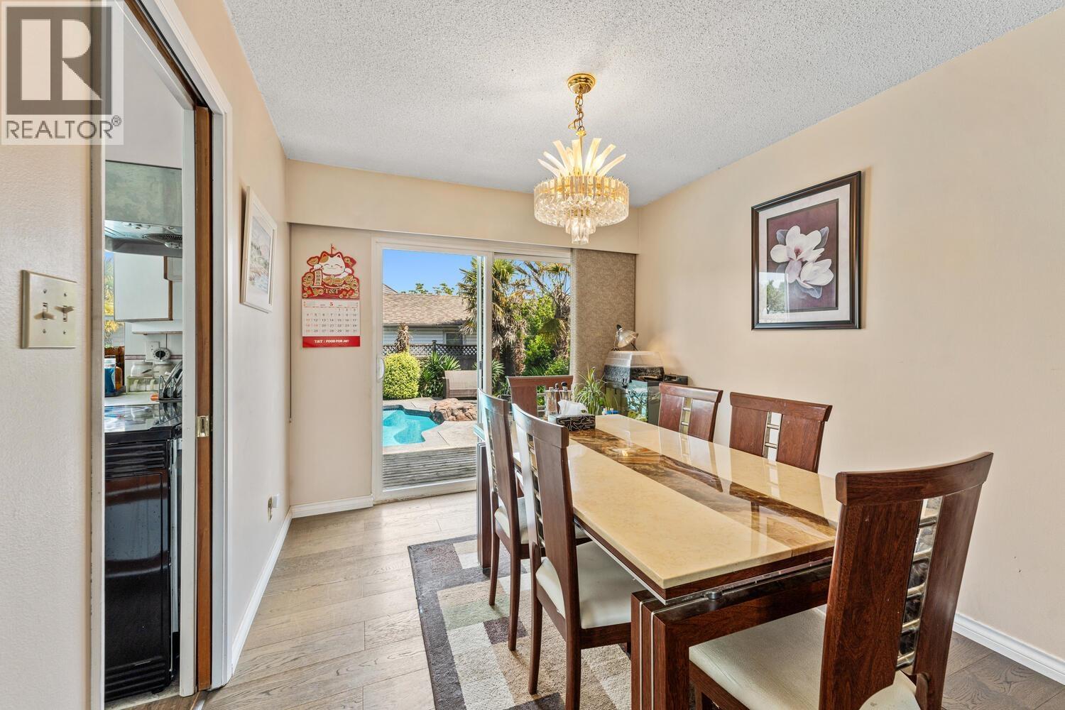 5259 Oak Place Property Photo 7