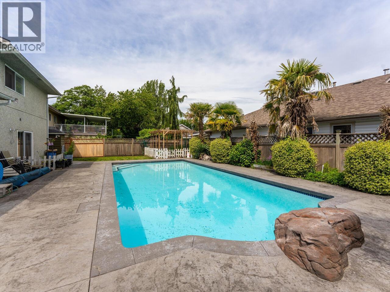 5259 Oak Place Property Photo 8