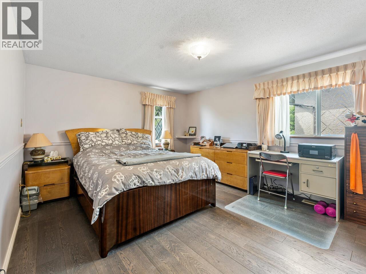5259 Oak Place Property Photo 9