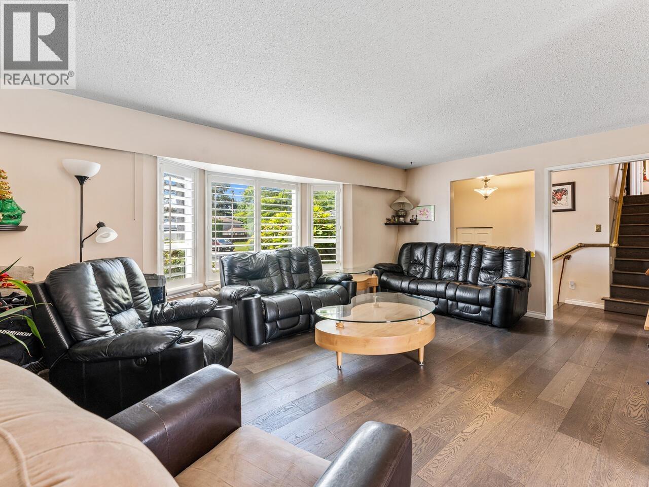 5259 Oak Place Property Photo 14