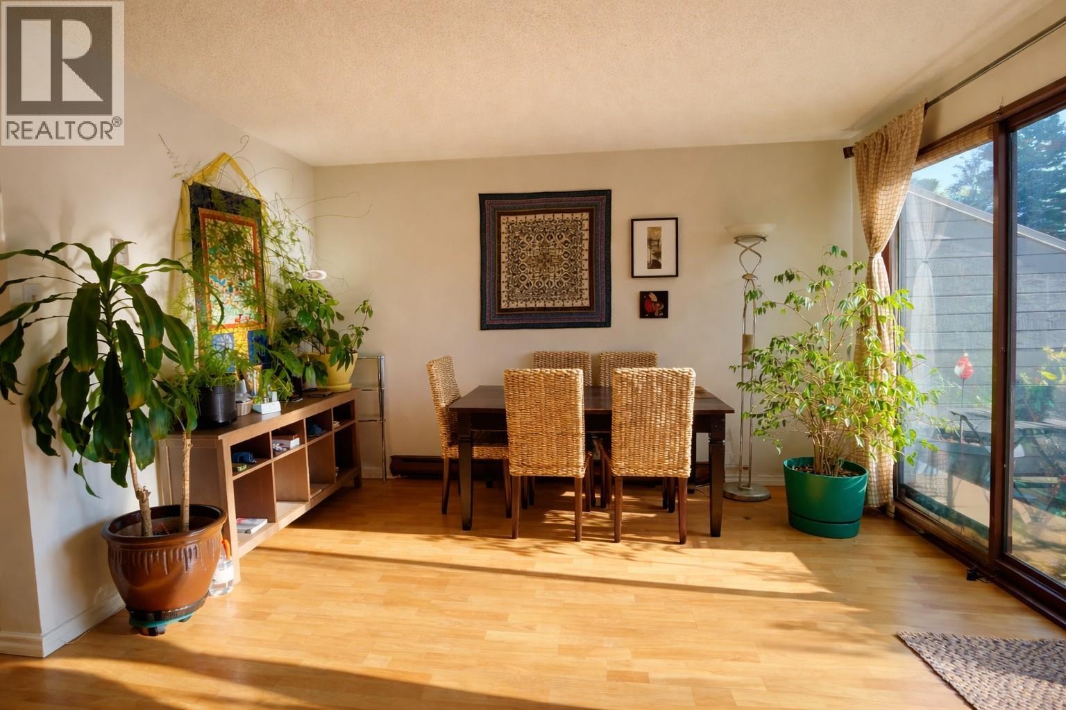 214 8140 Colonial Drive Property Photo 3