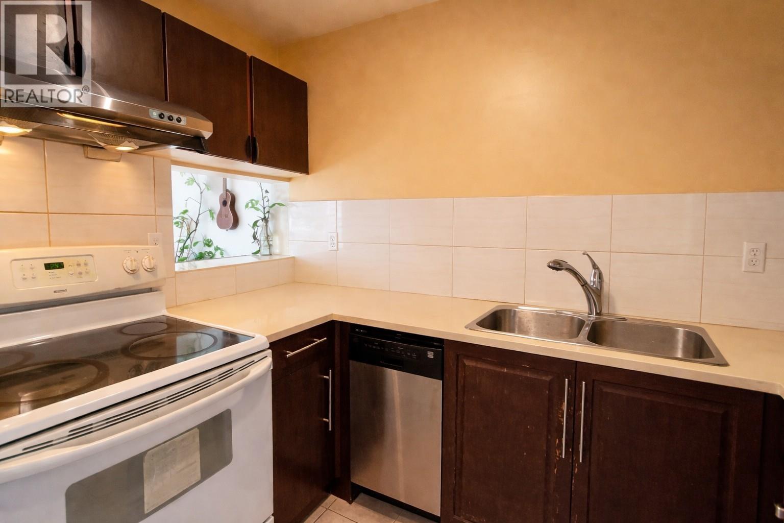 214 8140 Colonial Drive Property Photo 6