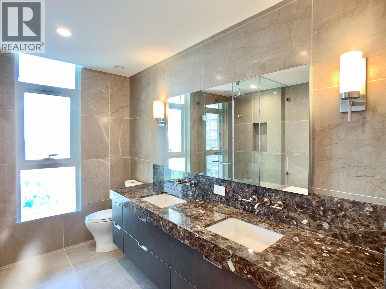 2504 1335 Howe Street Property Photo 7