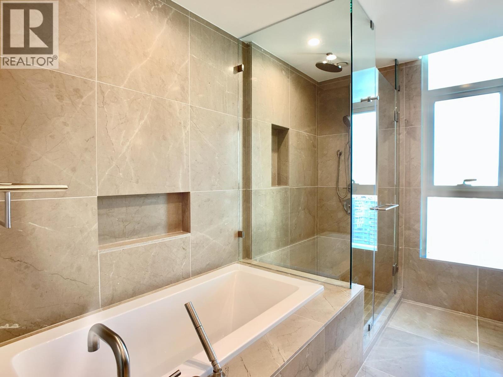 2504 1335 Howe Street Property Photo 10