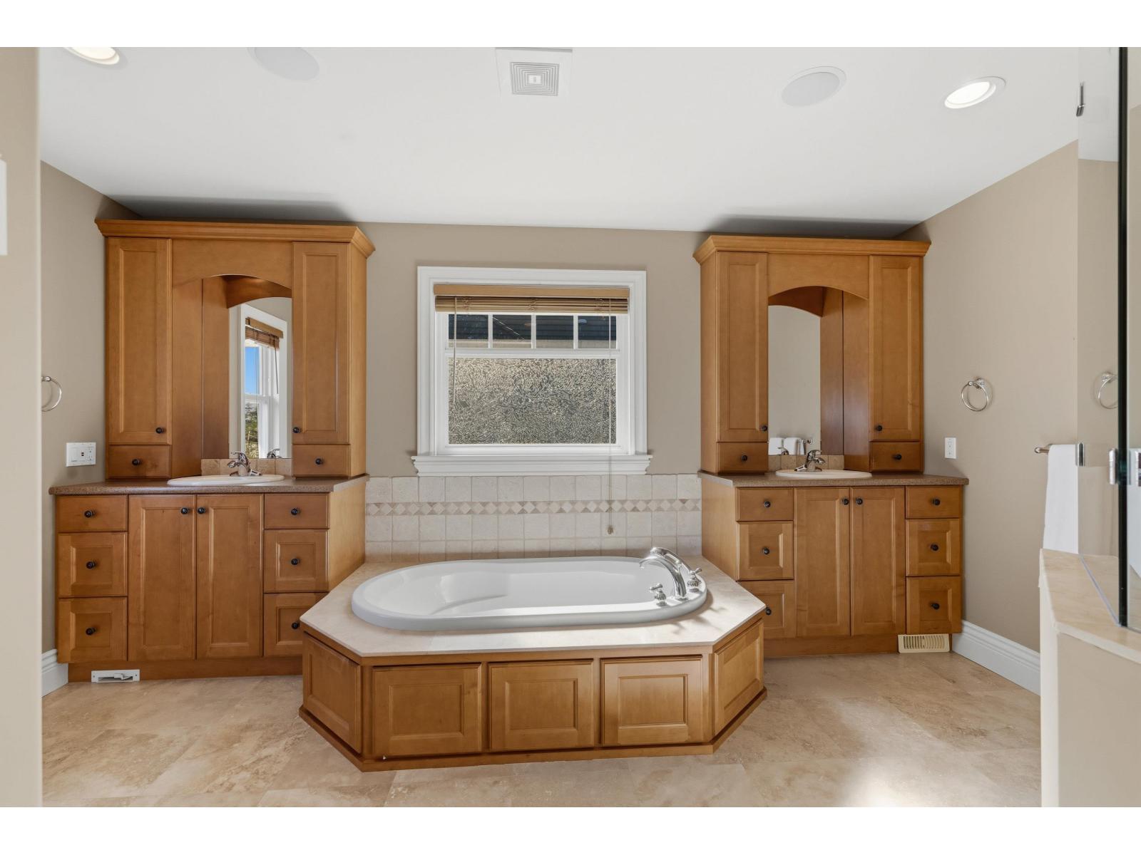 16398 36a Avenue Property Photo 21