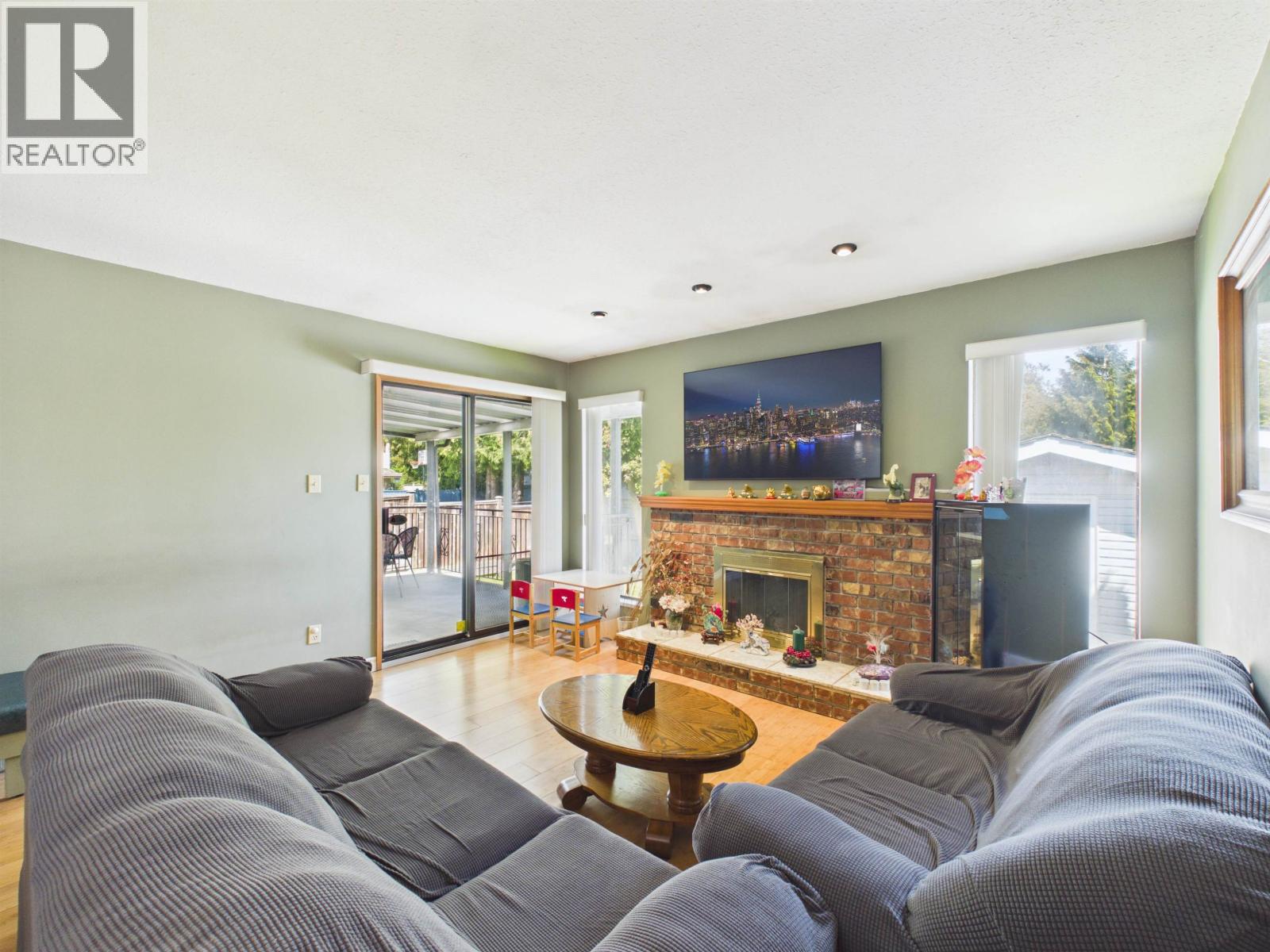 2480 Mclennan Avenue Property Photo 2